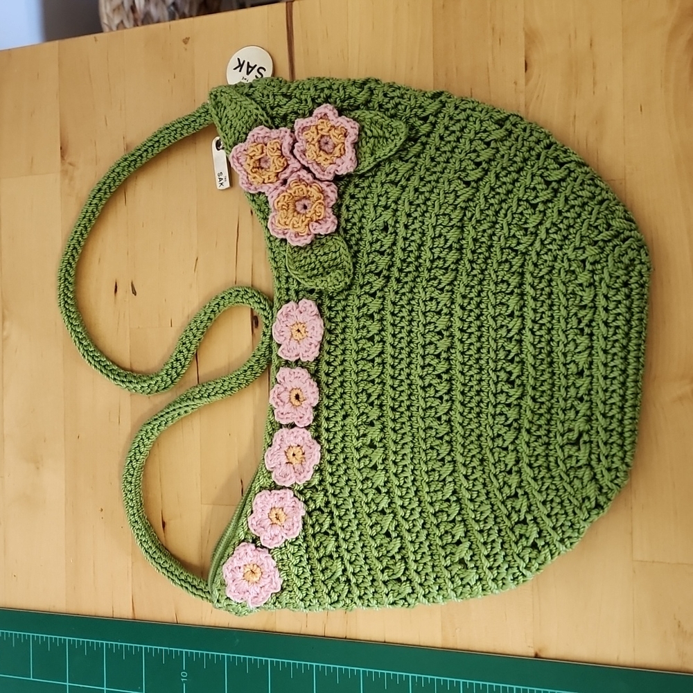 Like new knitted THE SAK   purse.